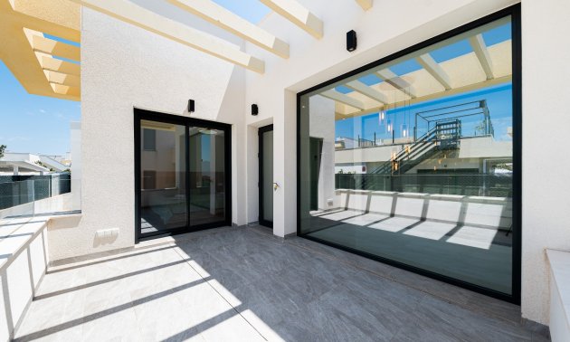 Reventa - Villa -
Los Montesinos - La Herrada