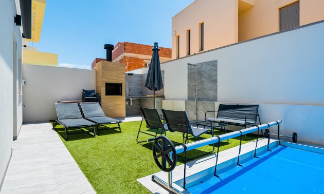 Reventa - Villa -
Los Montesinos - La Herrada