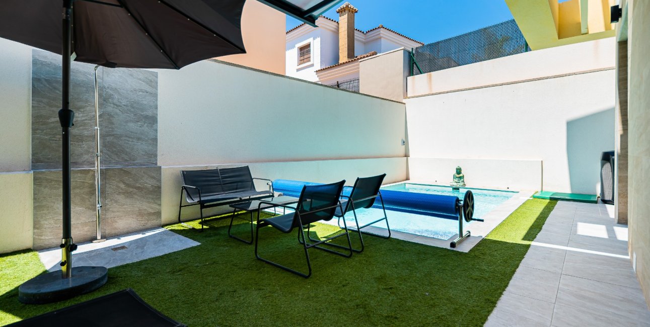 Reventa - Villa -
Los Montesinos - La Herrada