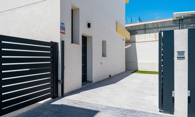 Reventa - Villa -
Los Montesinos - La Herrada