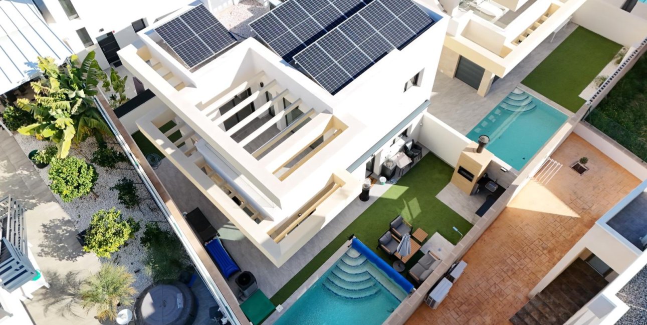 Reventa - Villa -
Los Montesinos - La Herrada