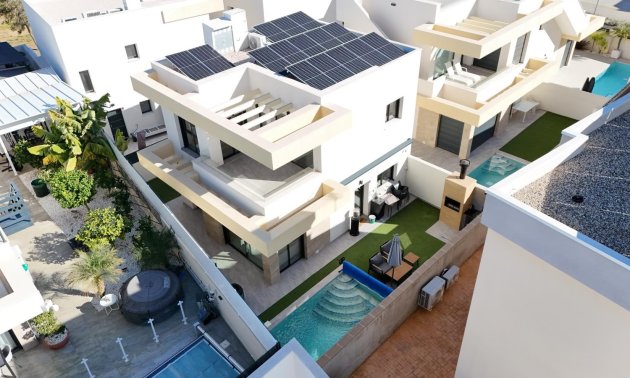 Reventa - Villa -
Los Montesinos - La Herrada