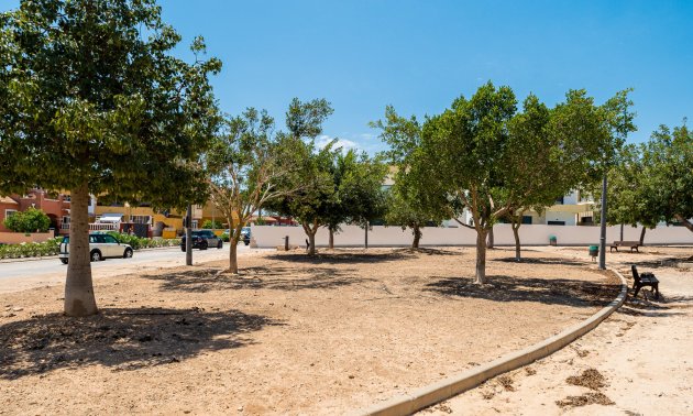 Reventa - Villa -
Los Montesinos - La Herrada