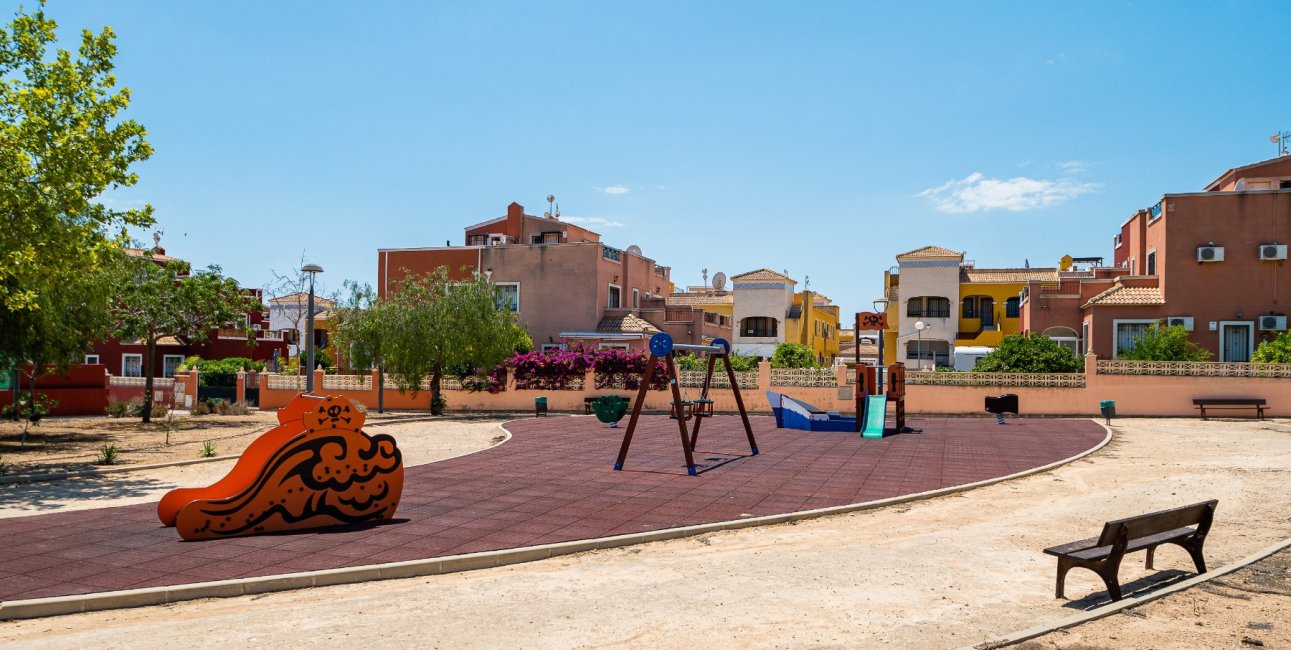 Reventa - Villa -
Los Montesinos - La Herrada