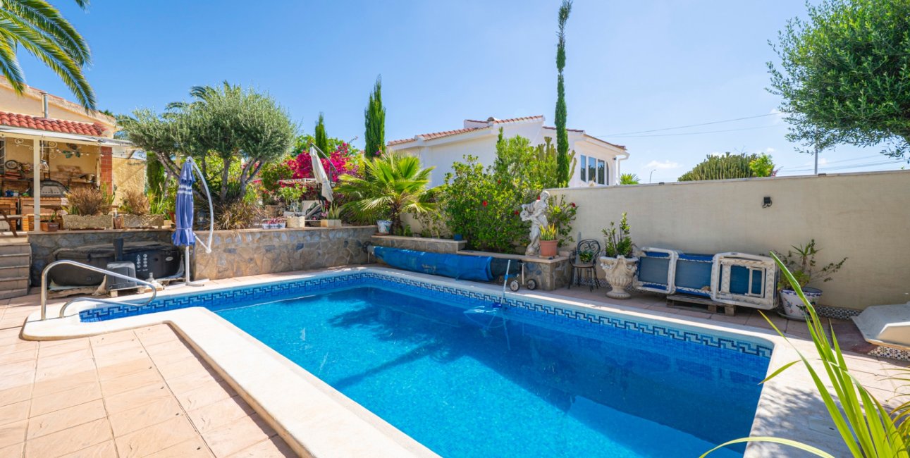 Resale - Villa -
Ciudad Quesada - Ciudad Quesada - Town