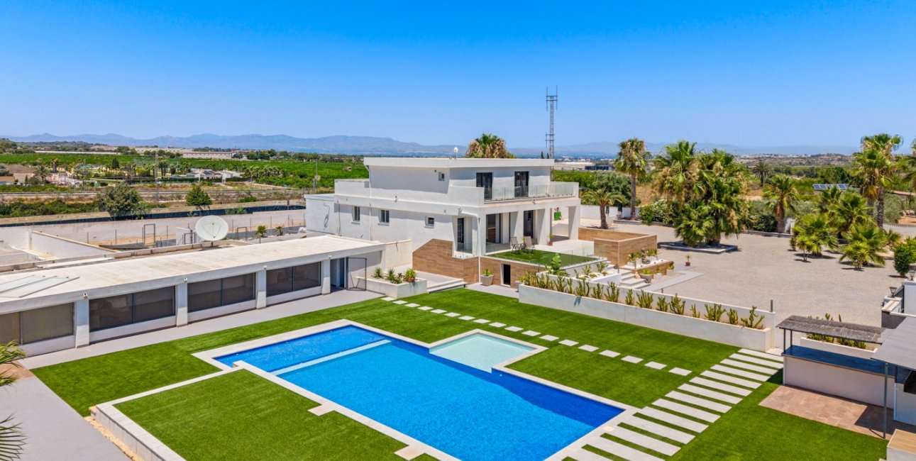 Reventa - Finca -
Los Montesinos - La Herrada