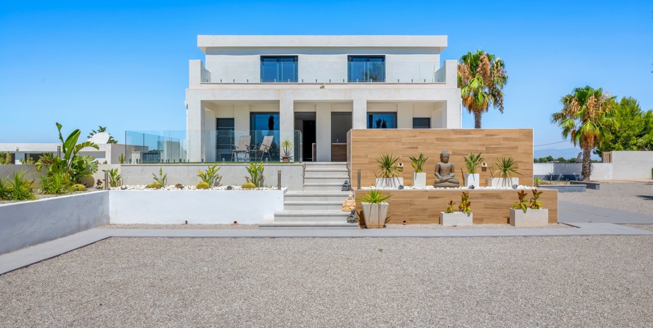 Reventa - Finca -
Los Montesinos - La Herrada