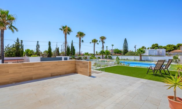 Reventa - Finca -
Los Montesinos - La Herrada