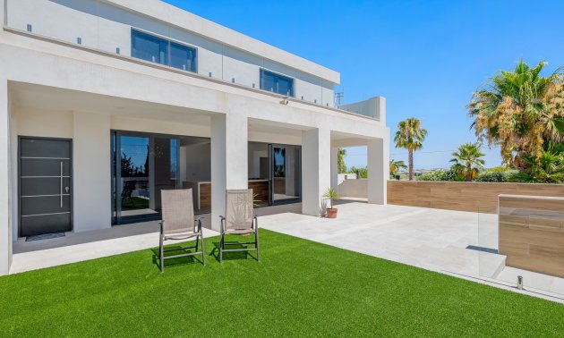 Reventa - Finca -
Los Montesinos - La Herrada