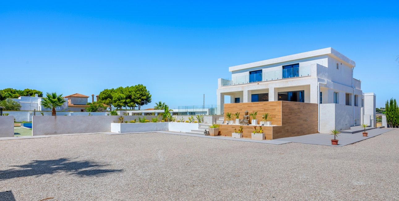 Reventa - Finca -
Los Montesinos - La Herrada