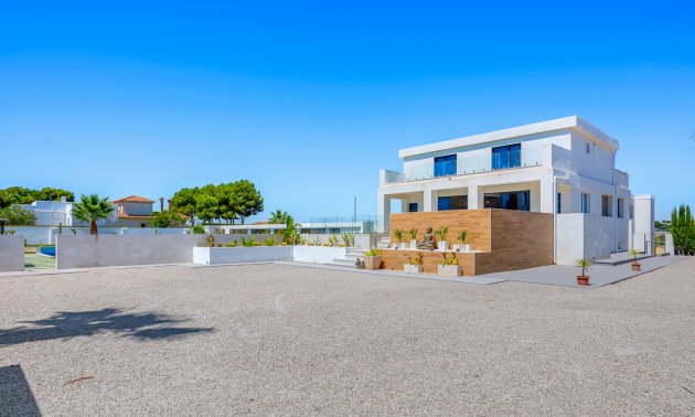 Reventa - Finca -
Los Montesinos - La Herrada