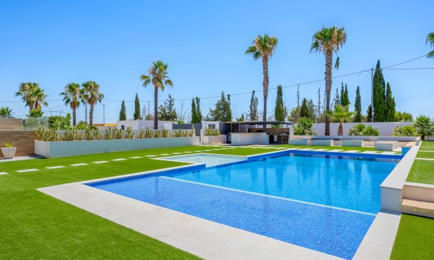 Reventa - Finca -
Los Montesinos - La Herrada