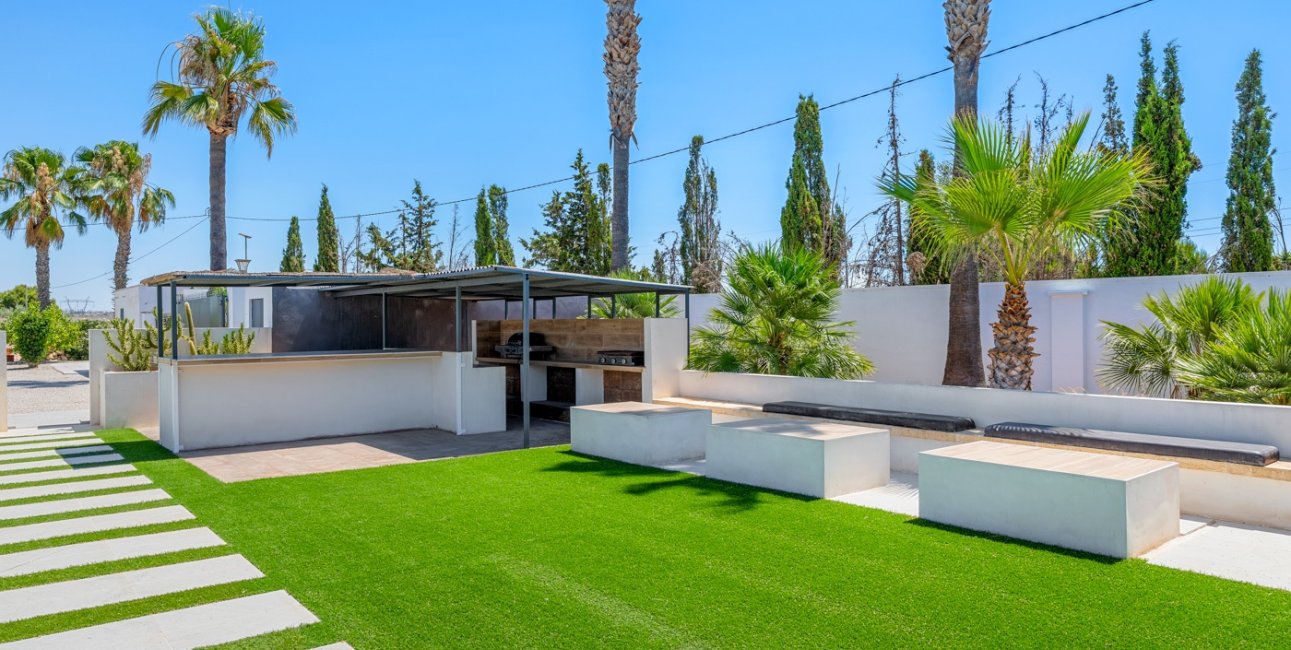 Reventa - Finca -
Los Montesinos - La Herrada