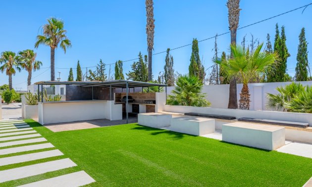 Reventa - Finca -
Los Montesinos - La Herrada