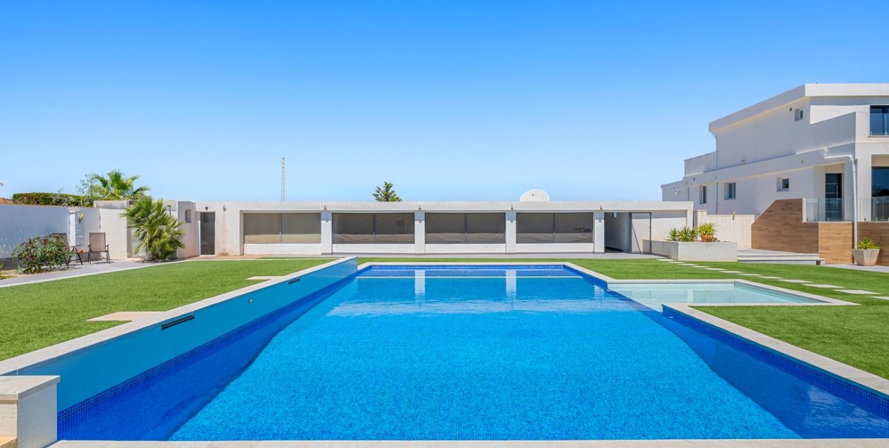 Reventa - Finca -
Los Montesinos - La Herrada