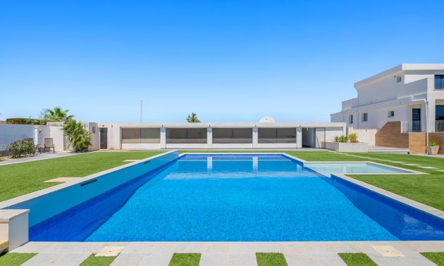 Reventa - Finca -
Los Montesinos - La Herrada