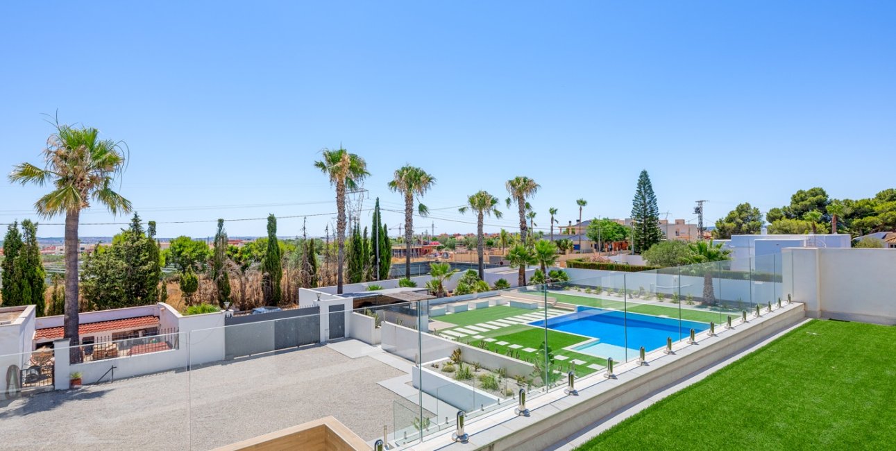 Reventa - Finca -
Los Montesinos - La Herrada