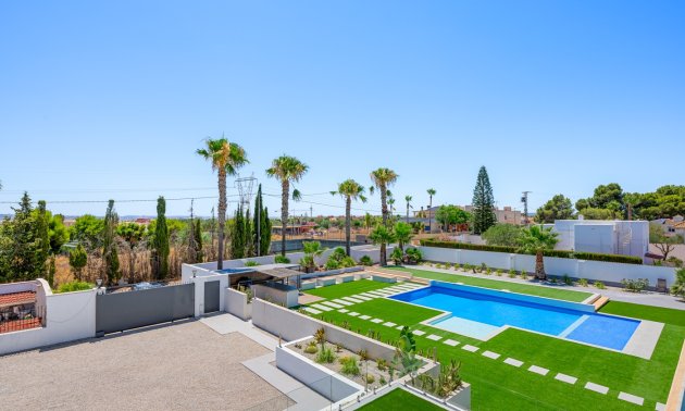 Reventa - Finca -
Los Montesinos - La Herrada