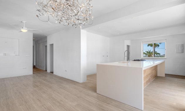Reventa - Finca -
Los Montesinos - La Herrada