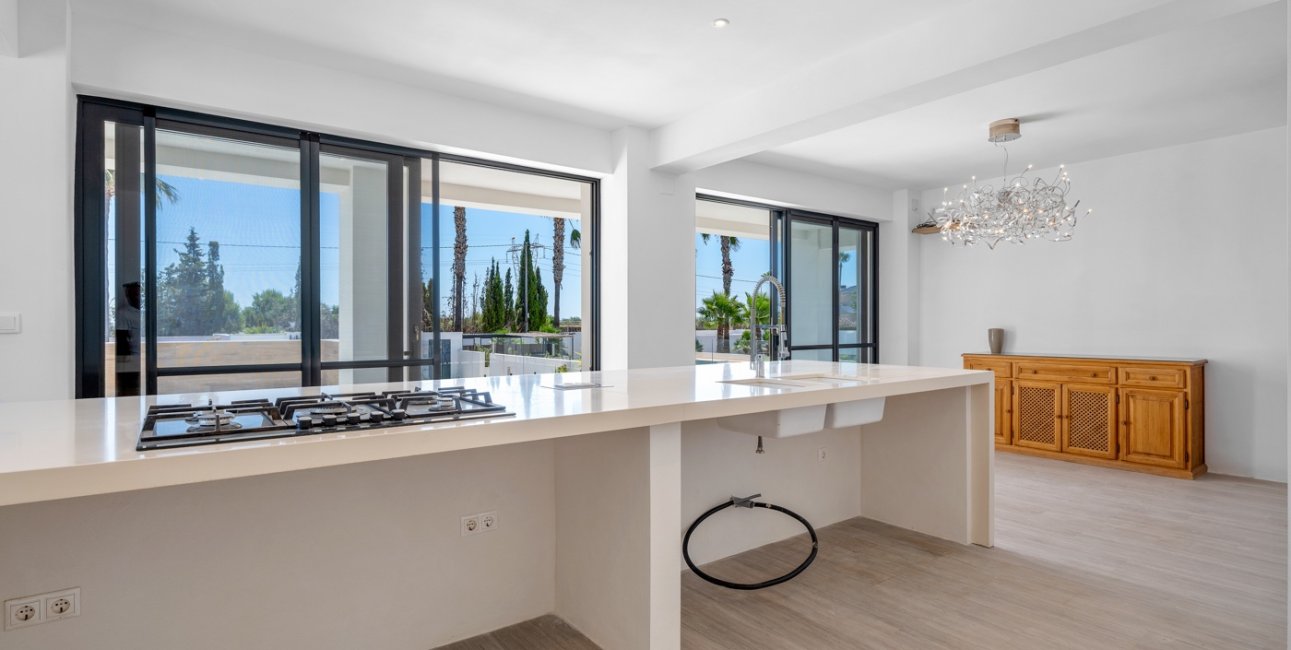 Reventa - Finca -
Los Montesinos - La Herrada