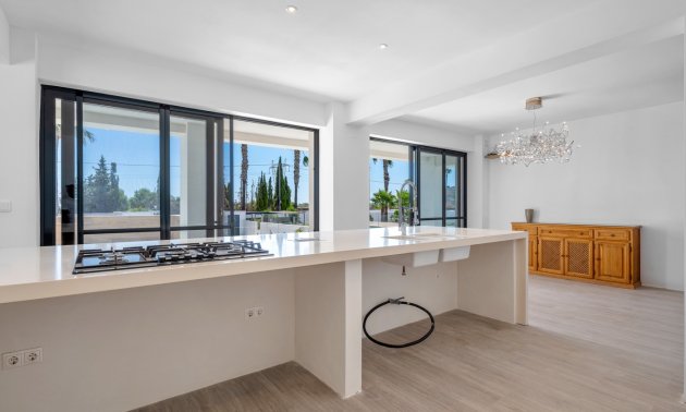 Reventa - Finca -
Los Montesinos - La Herrada