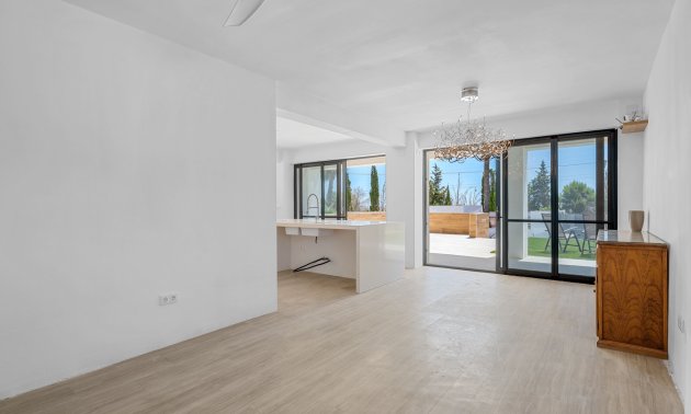 Reventa - Finca -
Los Montesinos - La Herrada