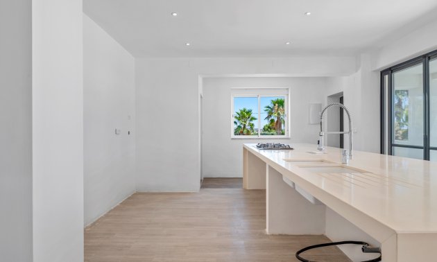 Reventa - Finca -
Los Montesinos - La Herrada