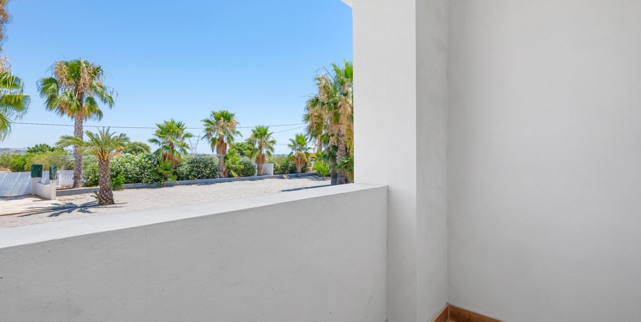 Reventa - Finca -
Los Montesinos - La Herrada