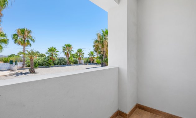 Reventa - Finca -
Los Montesinos - La Herrada