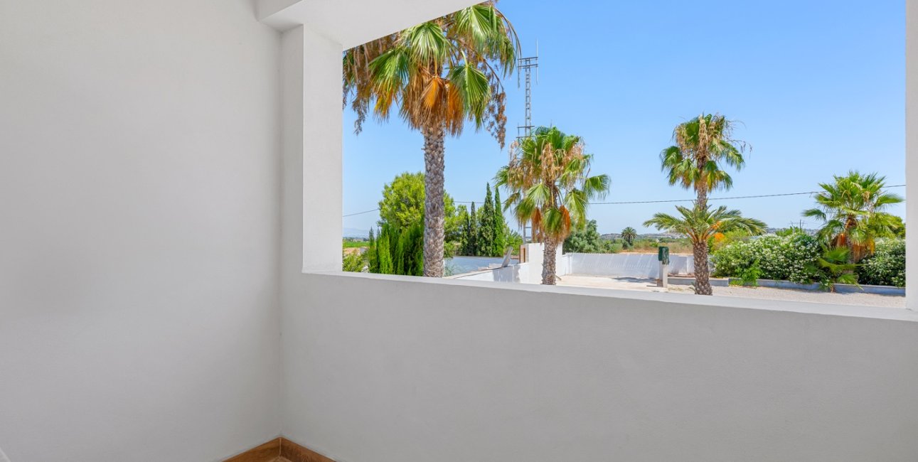 Reventa - Finca -
Los Montesinos - La Herrada