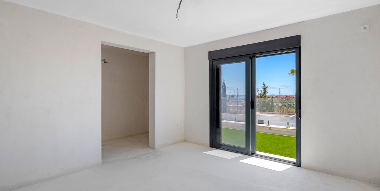 Reventa - Finca -
Los Montesinos - La Herrada