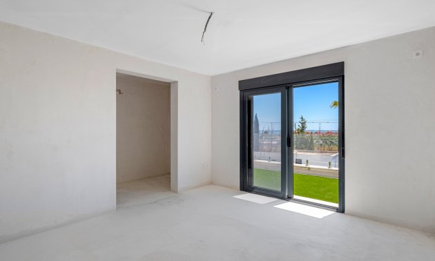 Reventa - Finca -
Los Montesinos - La Herrada