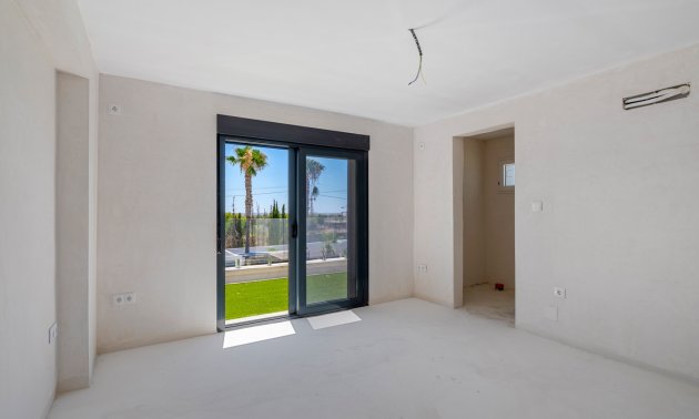 Reventa - Finca -
Los Montesinos - La Herrada