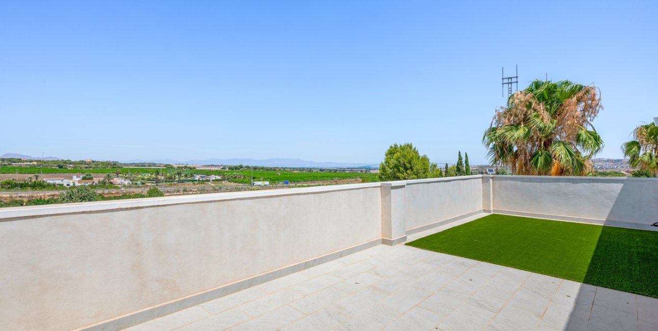 Reventa - Finca -
Los Montesinos - La Herrada