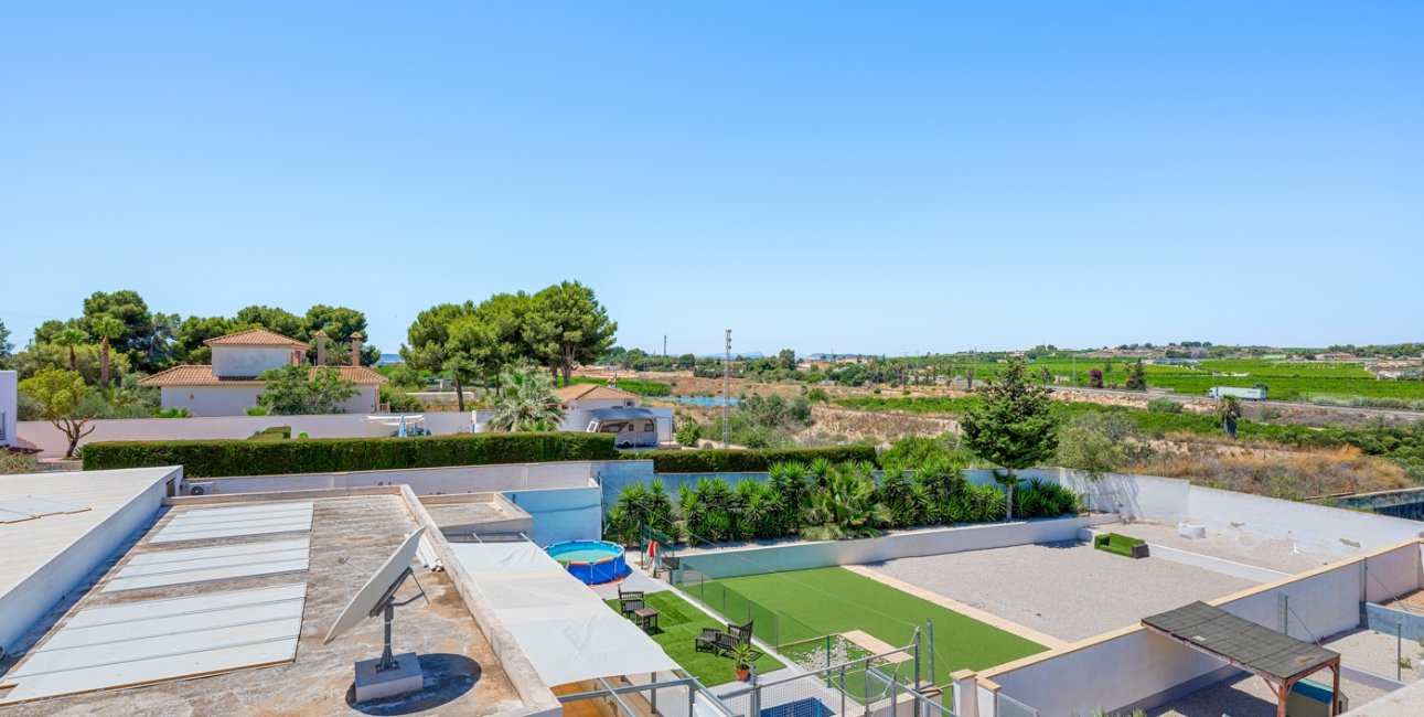 Reventa - Finca -
Los Montesinos - La Herrada