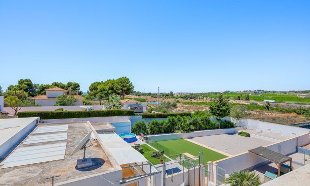 Reventa - Finca -
Los Montesinos - La Herrada