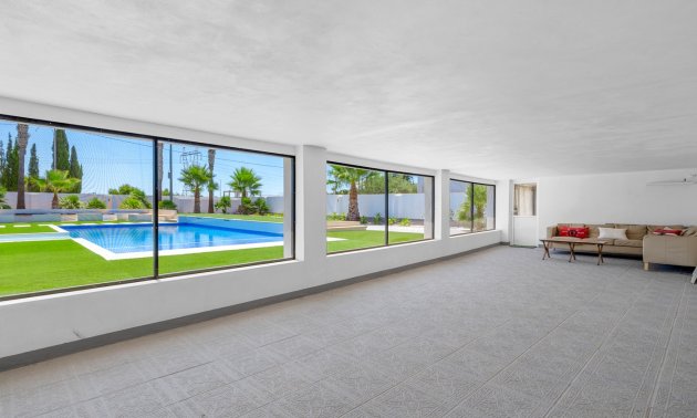Reventa - Finca -
Los Montesinos - La Herrada