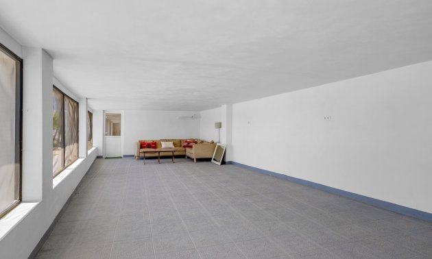 Reventa - Finca -
Los Montesinos - La Herrada