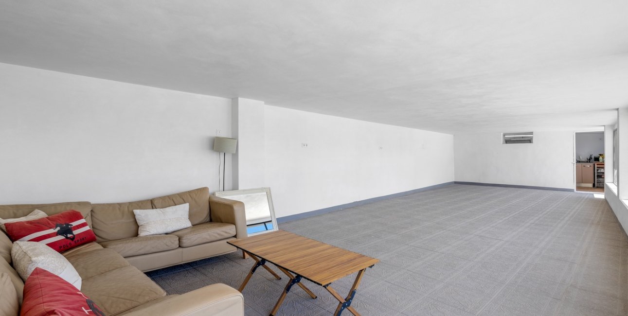 Reventa - Finca -
Los Montesinos - La Herrada