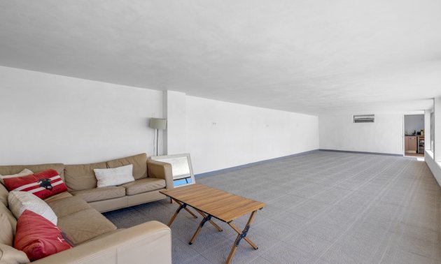 Reventa - Finca -
Los Montesinos - La Herrada