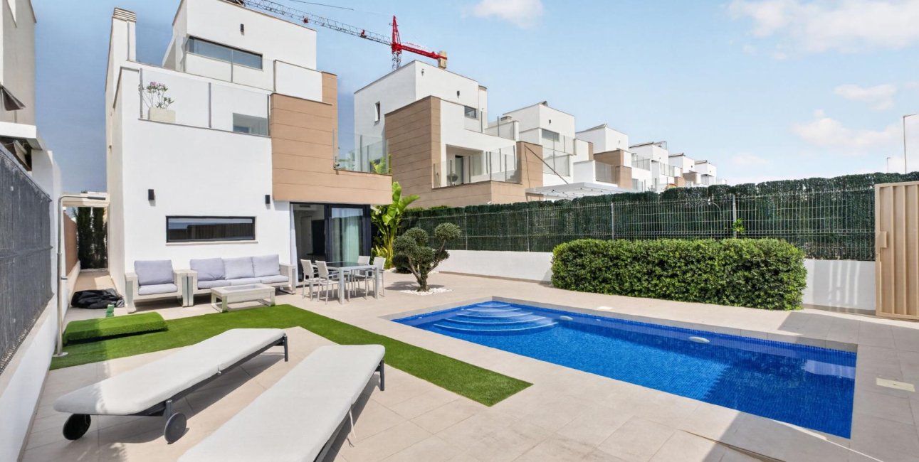 Resale - Villa -
Guardamar del Segura - El Raso