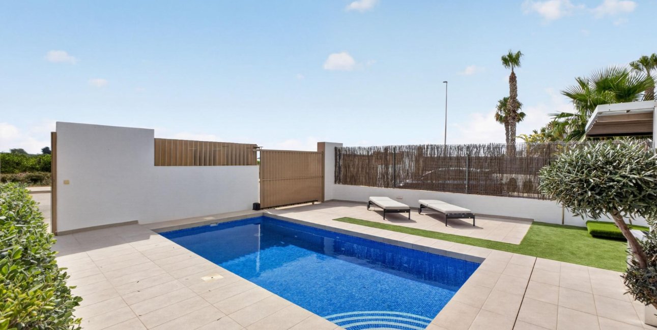 Resale - Villa -
Guardamar del Segura - El Raso