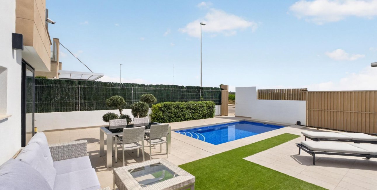 Resale - Villa -
Guardamar del Segura - El Raso