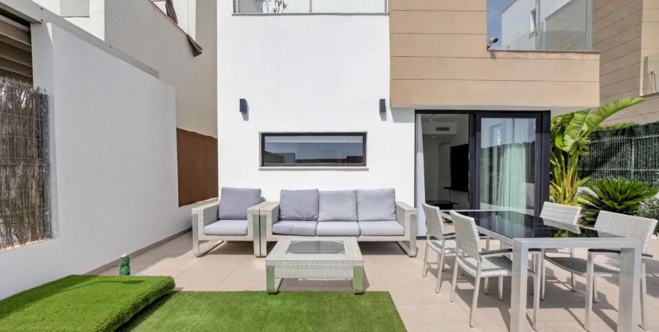 Resale - Villa -
Guardamar del Segura - El Raso
