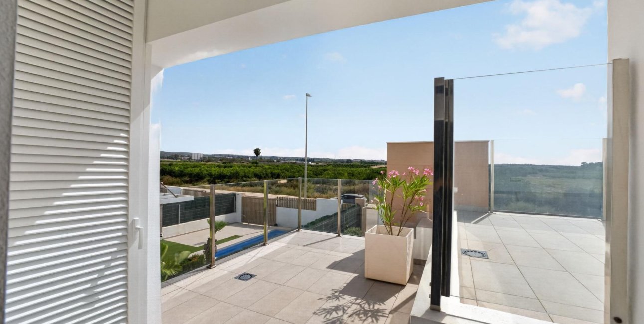 Resale - Villa -
Guardamar del Segura - El Raso