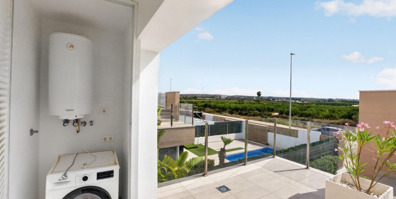Resale - Villa -
Guardamar del Segura - El Raso