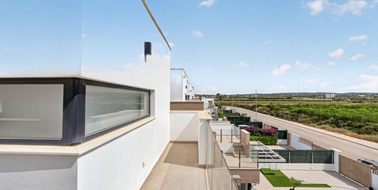 Resale - Villa -
Guardamar del Segura - El Raso