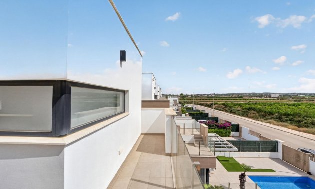 Resale - Villa -
Guardamar del Segura - El Raso
