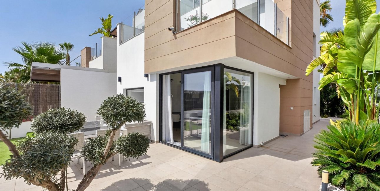 Resale - Villa -
Guardamar del Segura - El Raso