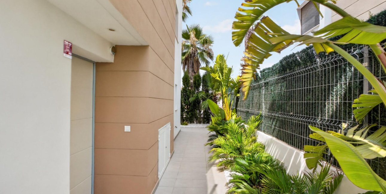 Resale - Villa -
Guardamar del Segura - El Raso